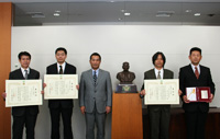 An award ceremony for the Kawasaki Commemorative Safety Award held at the head office