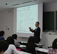 Special lecture at the University of Japan given by employees (Chiba Plant)