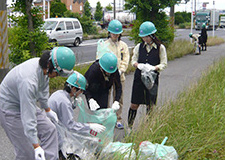 国道16号線の清掃活動（千葉工場）