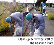 Clean-up activity by staff of the Kashima Plant