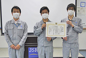 Presentation of a Quality Performance Audit's highest excellence award (at JSR Corporation's Kashima Plant; April 8, 2020)