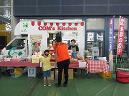 Sales booth of COM-FRIENDS’ kitchen car